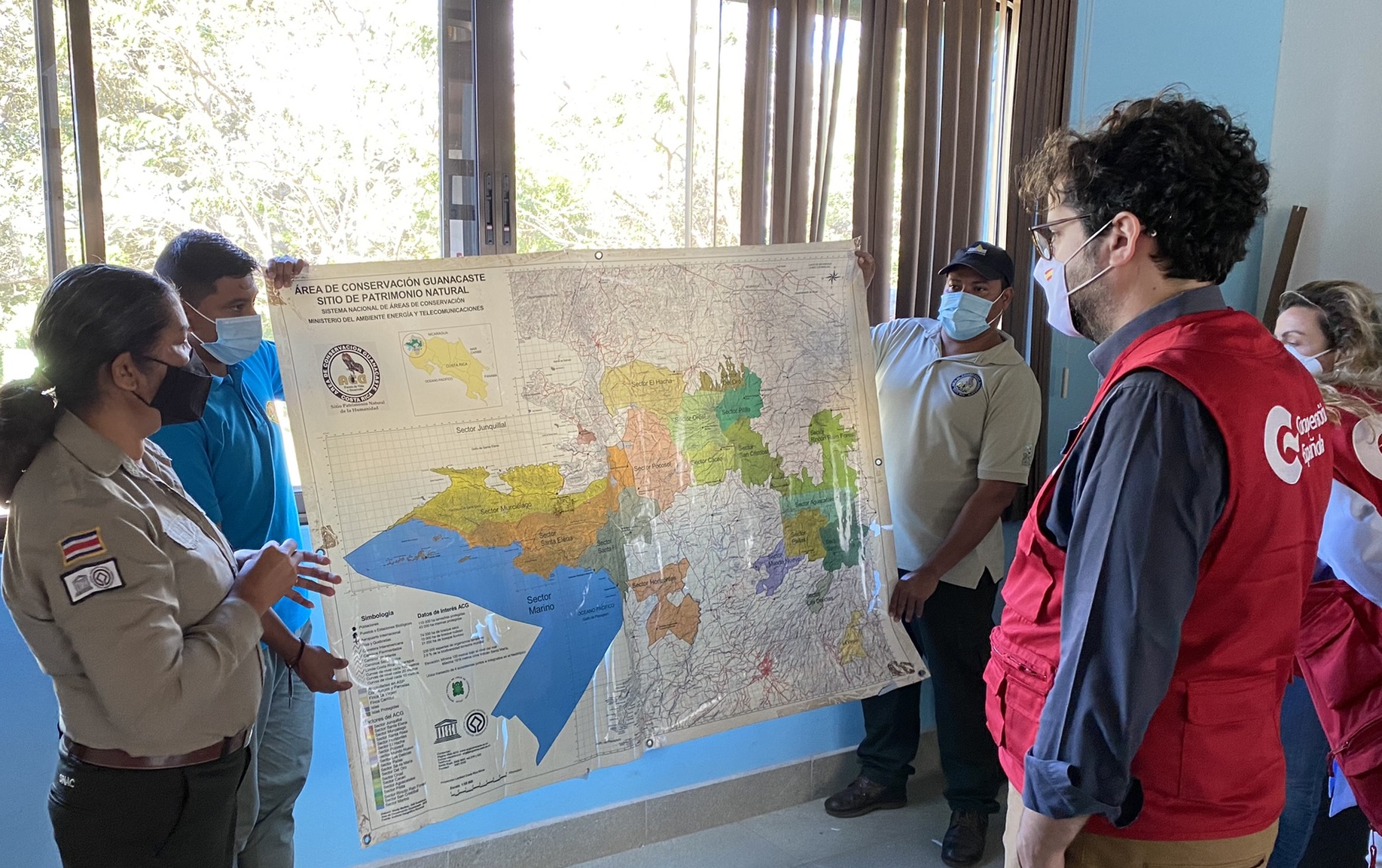 Antón Leis en su primera visita como director de la Agencia Española de Cooperación ...