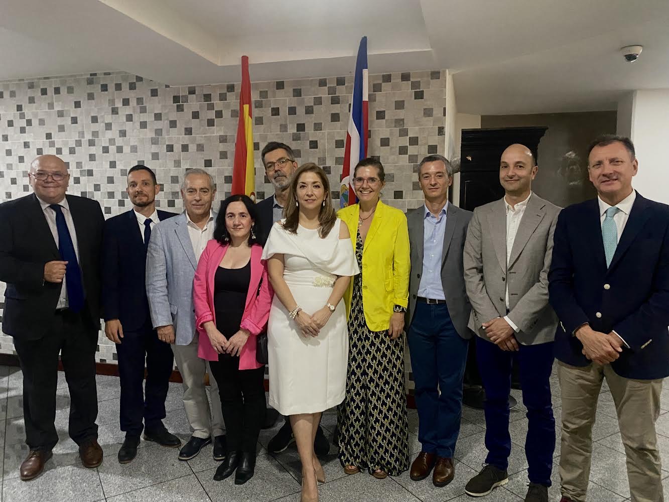 Especialistas españoles en materia de trasplantes visitan instituciones de salud costarricenses ...