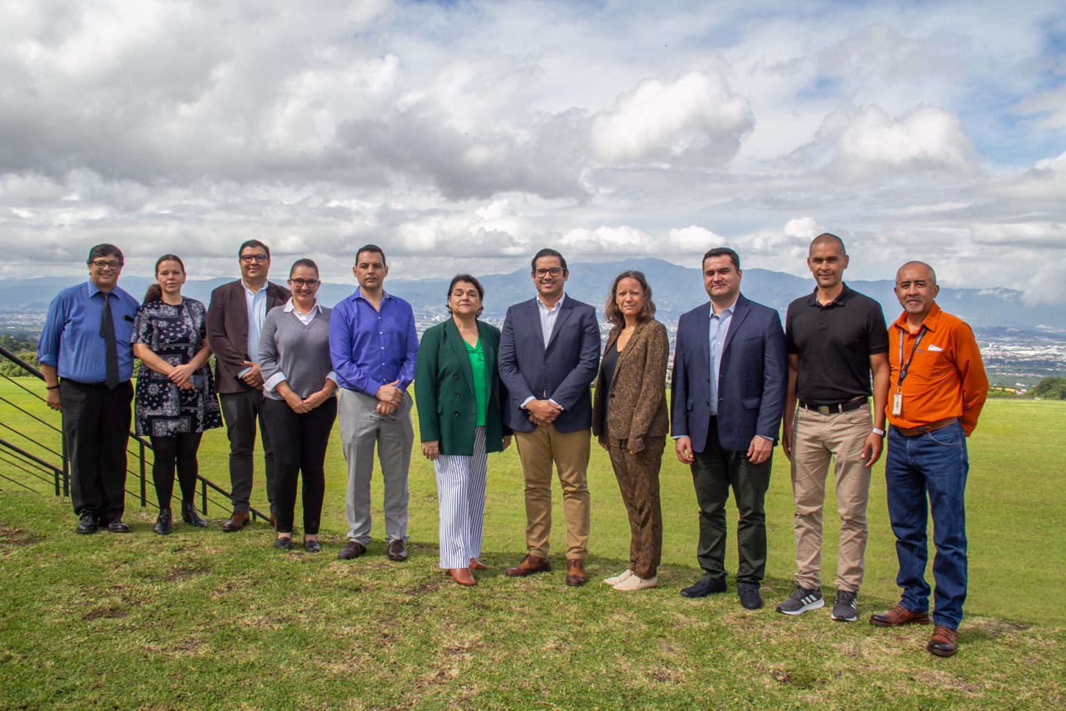Representantes del Centro Nacional de Innovaciones Biotecnológicas (Cenibiot-CENAT), el ...