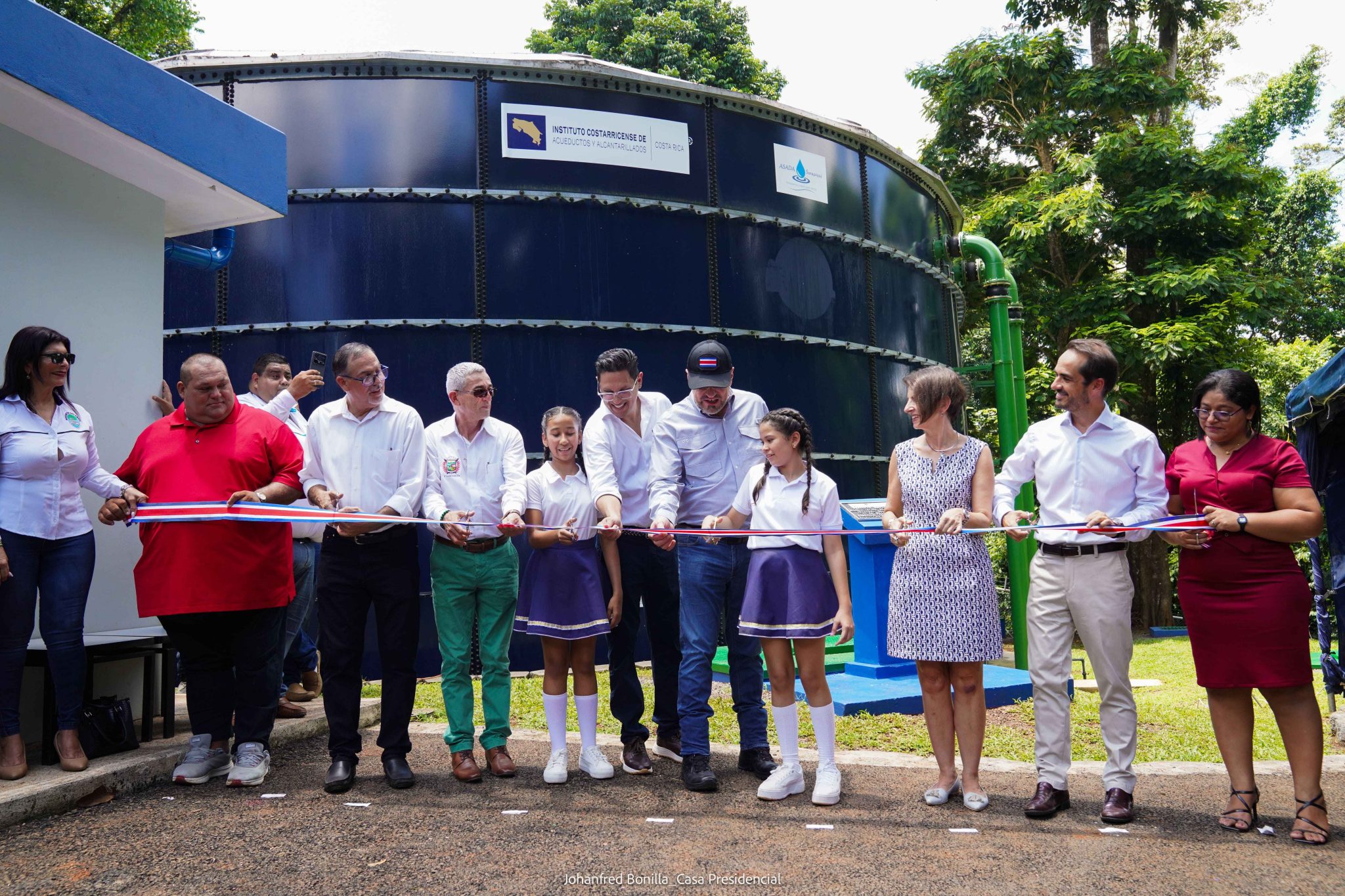 Inaugurando el nuevo acueducto